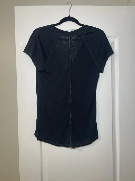 Free People We The Free Women’s Black V-Neck Short Sleeve Top Size Medium - Picture 2 of 10